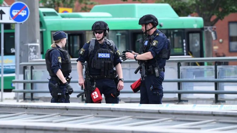 أفراد من الشرطة السويدية- رويترز