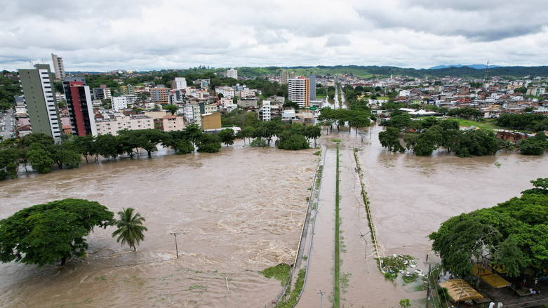 عشرات الضحايا جراء فيضانات وانهيارات أرضية في البرازيل