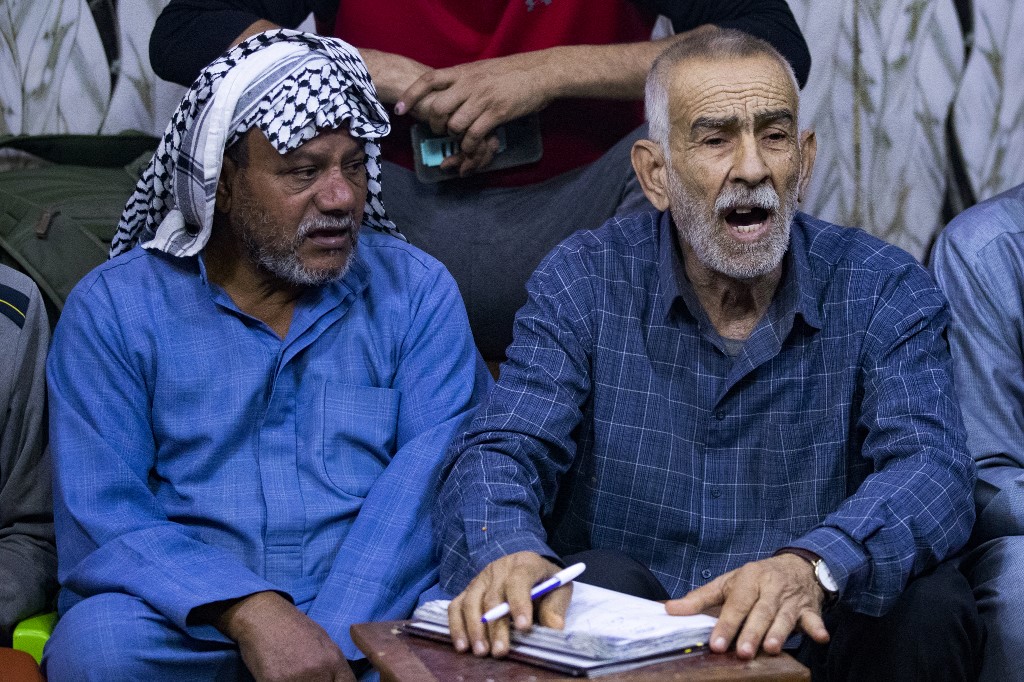 A man notes the points during a cockfight at a popular cafe in Iraq's southern city of Basra, Feb. 24, 2023. (Photo: Hussein Faleh/AFP)