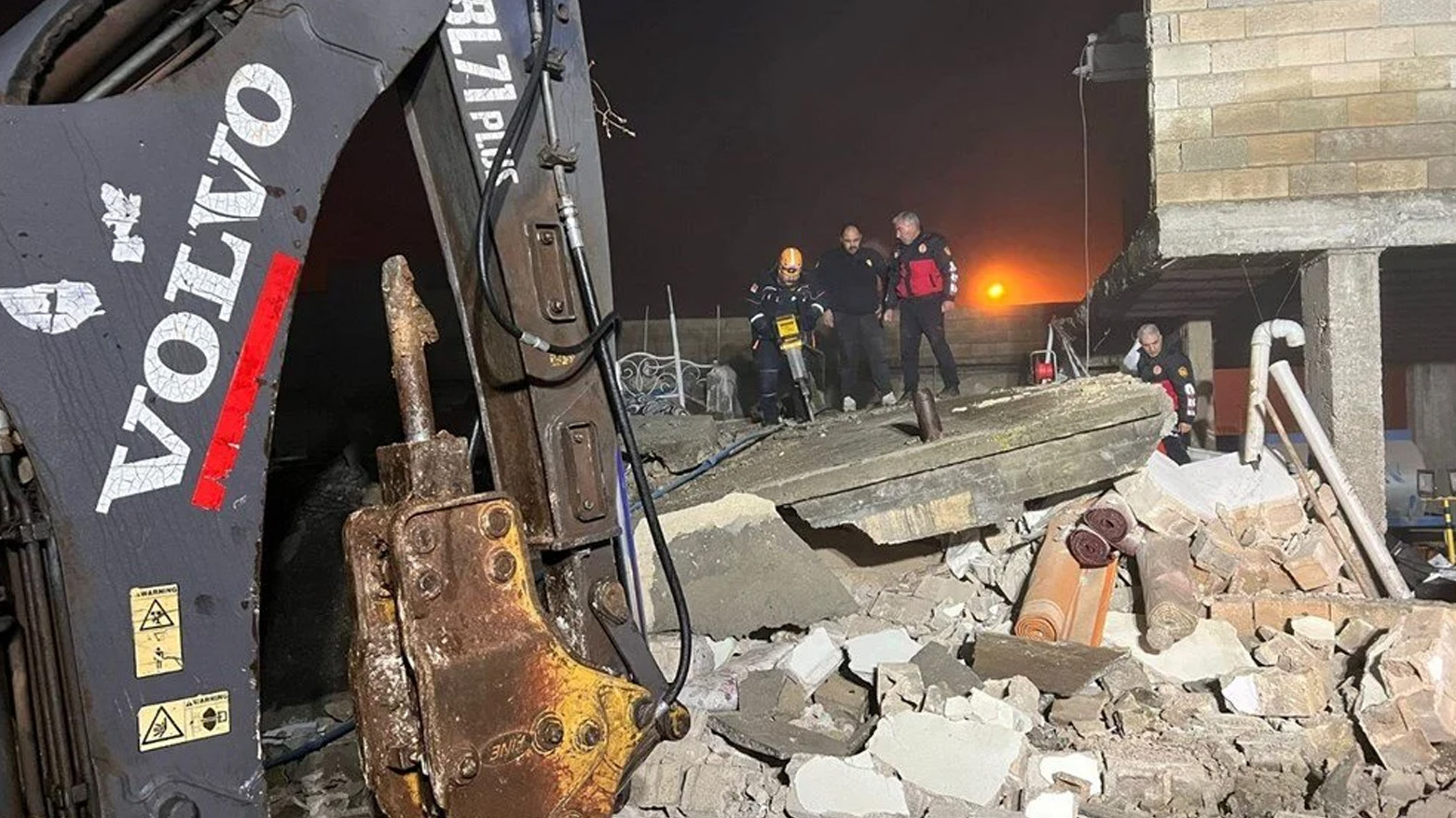 Urfa'da 2 katlı ev çöktü