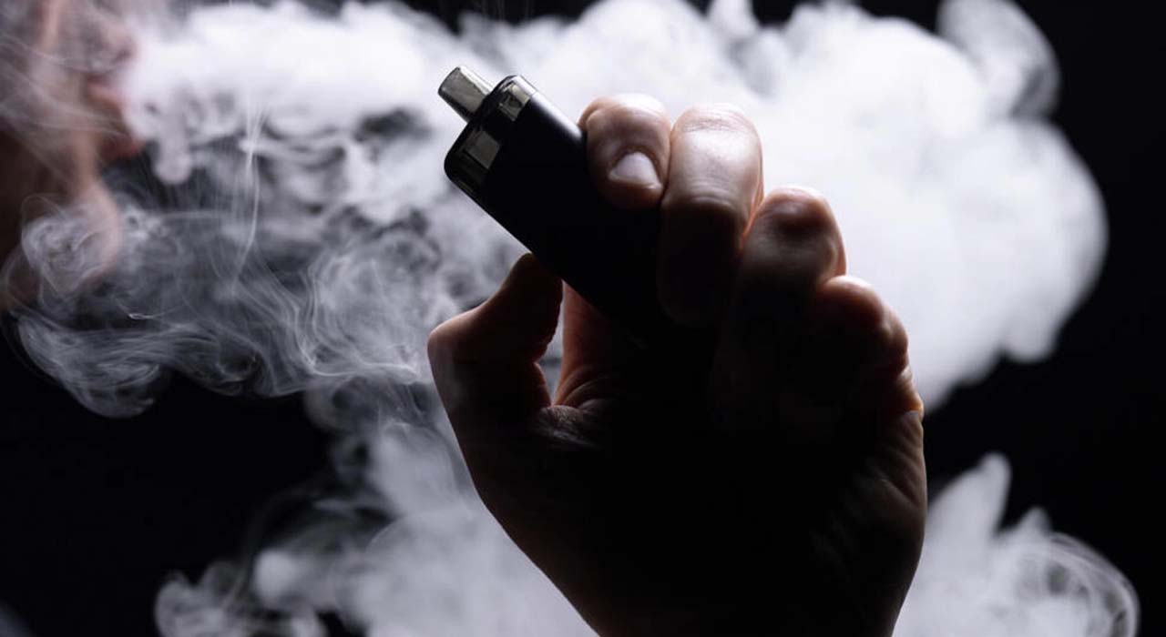 Vaping has become a new battleground between tobacco lobbyists and anti-smoking campaigners (Photo: Joel Saget/AFP)