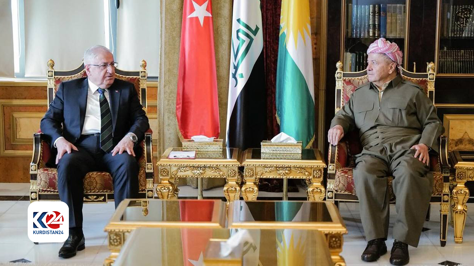 الرئيس مسعود بارزاني ووزير الدفاع التركي يشار غولر
