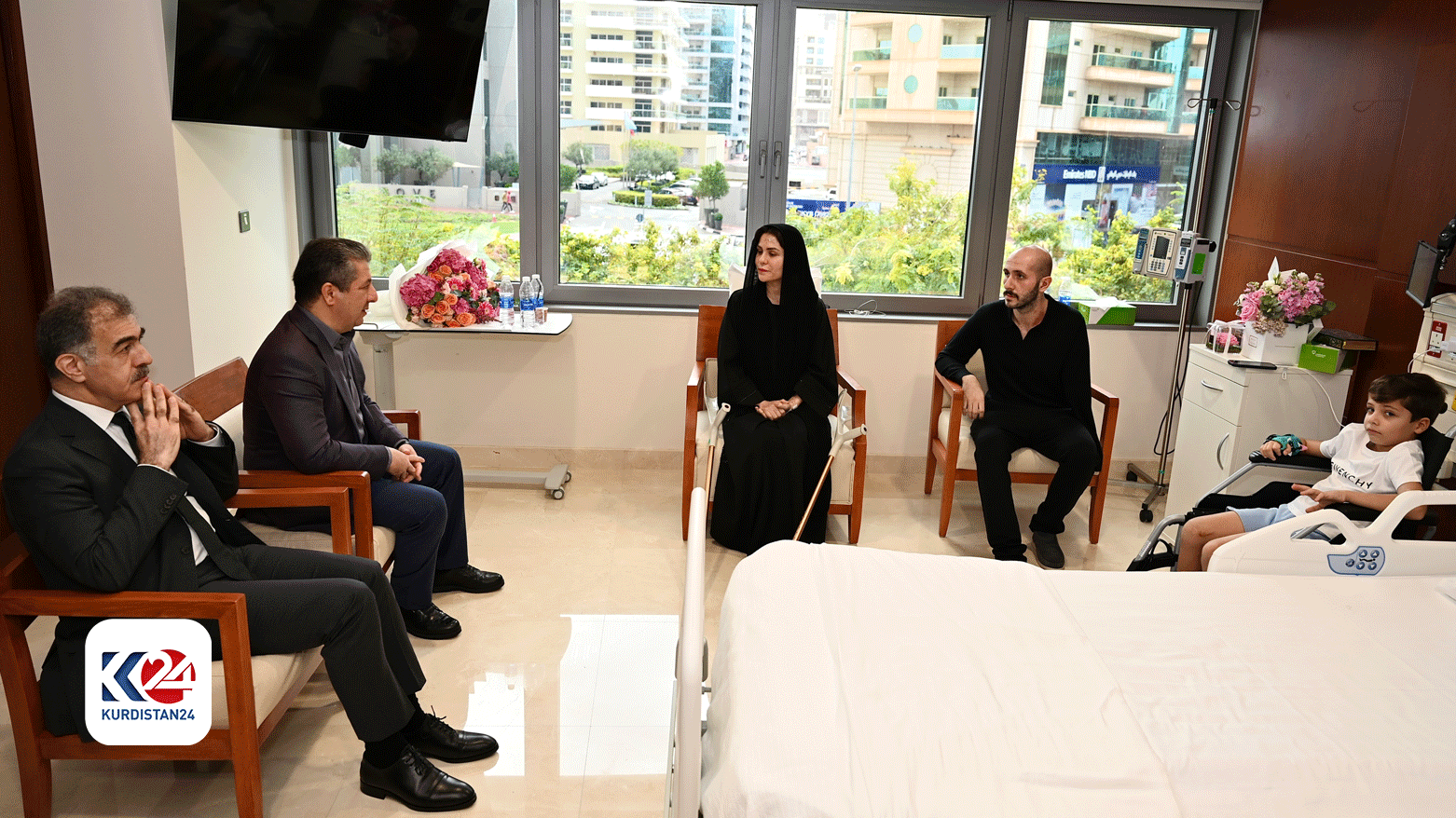 مسرور بارزانی، نخست وزیر اقلیم کوردستان در هنگام عیادت از خانواده شهید پیشرو دزه‌ای