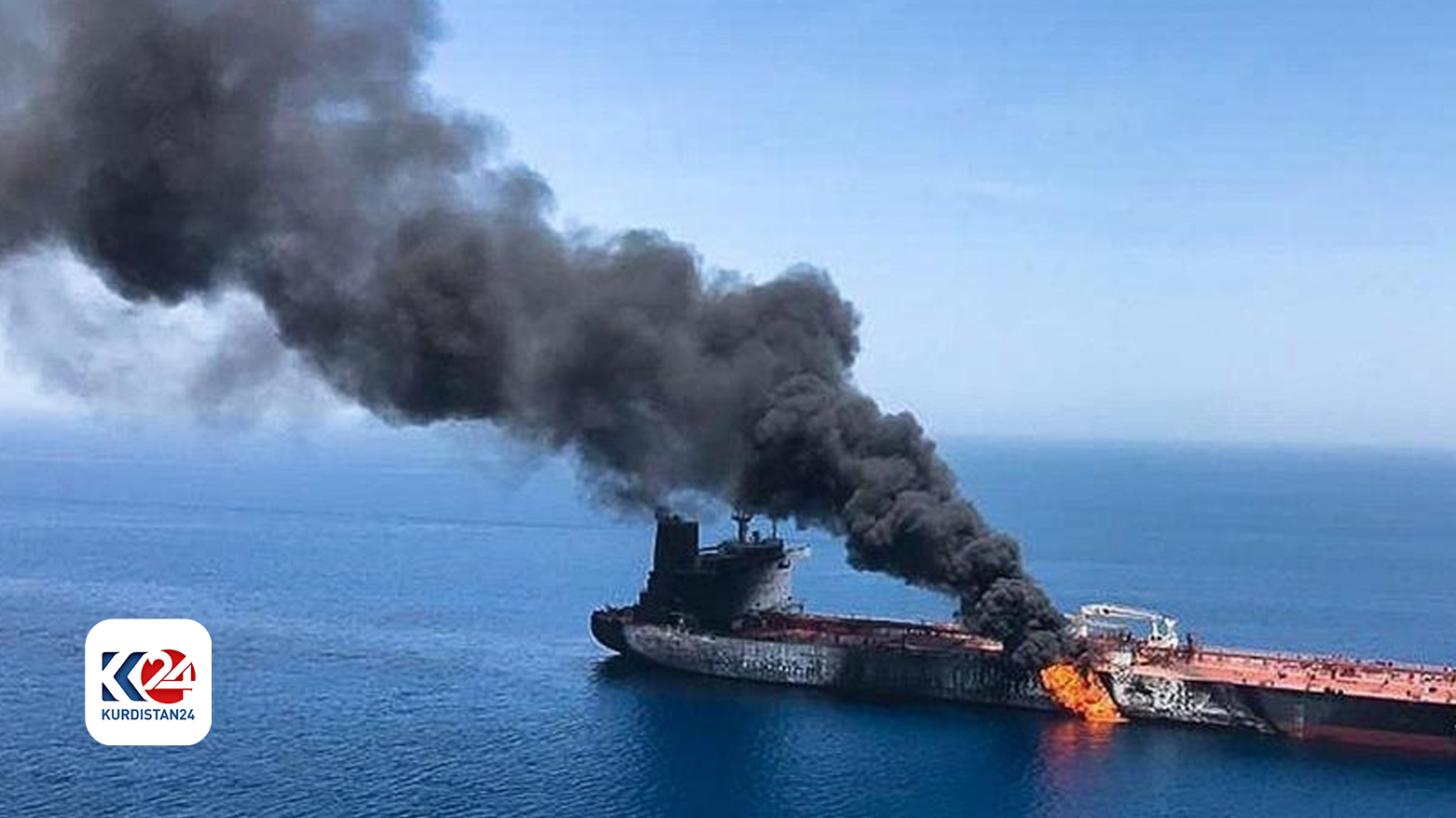 هجوم صاروخي يتسبب بأضرار بسيطة في سفينة قبالة السواحل اليمنية