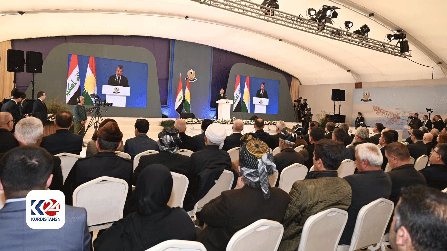 مسرور بارزانی، نخست وزیر اقلیم کوردستان در هنگام سخنرانی برای شهروندان حلبچه