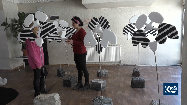 فردوس سالان، استاد بخش هنرهای زیبا در دانشگاه جُلَمِرگ