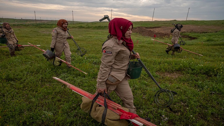 Iraqi women trained to deactivate landmines and other explosives left by the Islamic State by the British MAG organization. (Photo: MAG)