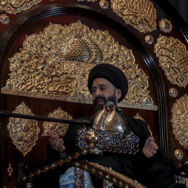 دیمەنی مینبەرەکە کە لە فەیسبووکی عەلی تاڵوقانی بڵاوکراوەتەوە