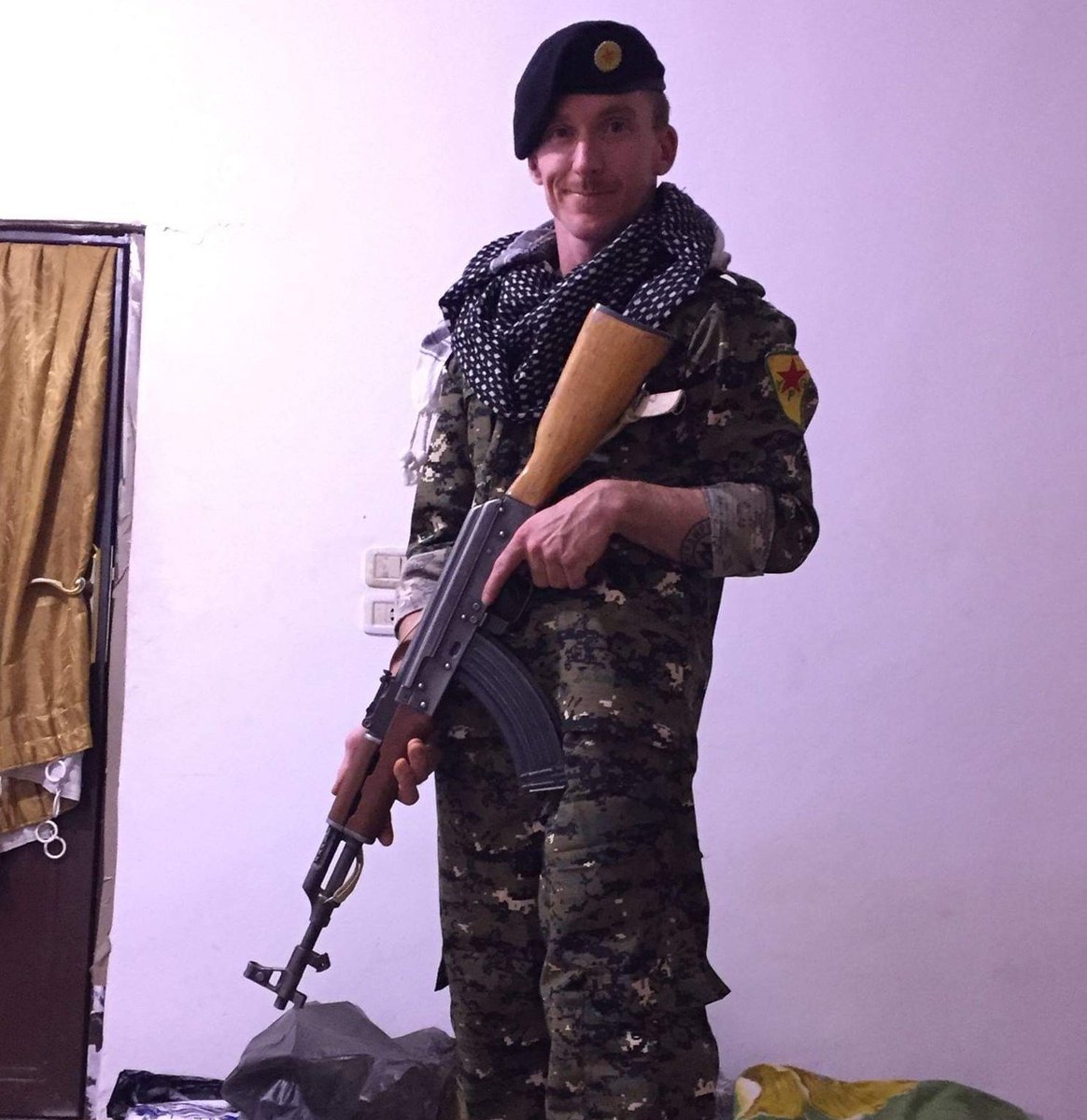 دانیال ئالان بیكه&zwnj;ر، شه&zwnj;ڕڤانی پێشووی یه&zwnj;په&zwnj;گه&zwnj;