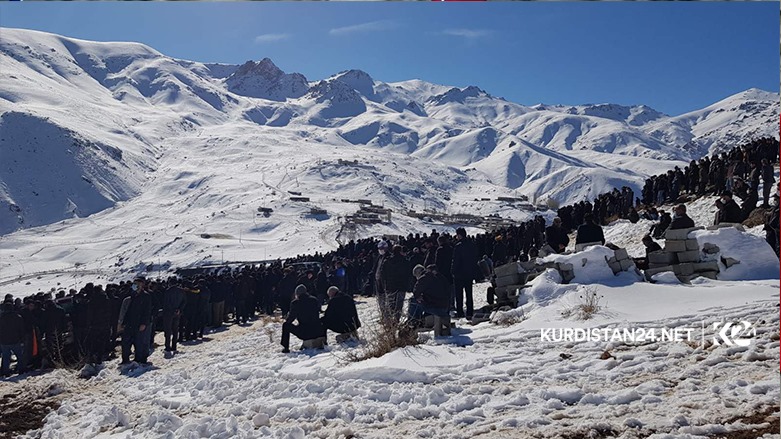 The people of Goran village in Iran’s Urmia province bury the bodies of five couriers who were killed in an avalanche in Turkey, Jan. 26th, 2021. (Photo: Kurdistan 24)