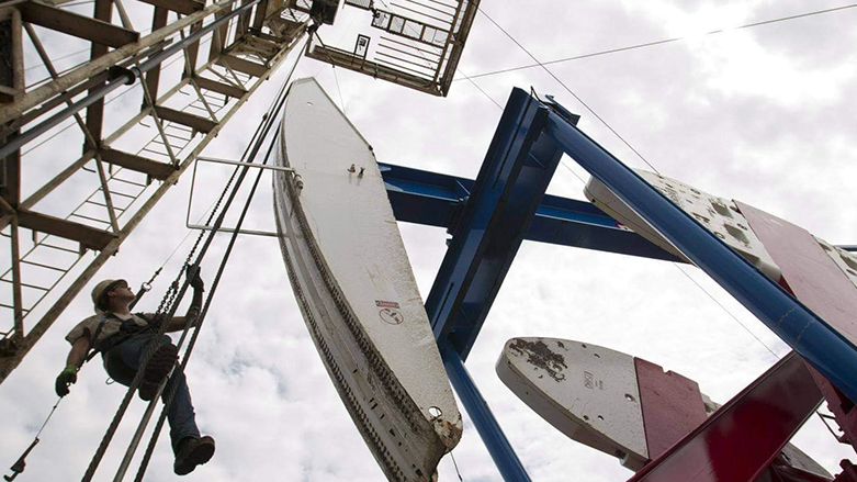 كرێكارێكی كێڵگه‌یه‌كی نه‌وت له‌ ئه‌مه‌ریكا