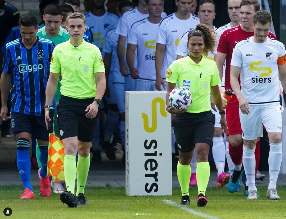  شكرولای خانمه&zwnj; ناوبژیوانی هۆڵه&zwnj;ندی له&zwnj; كاتی به&zwnj;ڕێوه&zwnj;بردنی یارییه&zwnj;كی خولی هۆڵه&zwnj;ندا