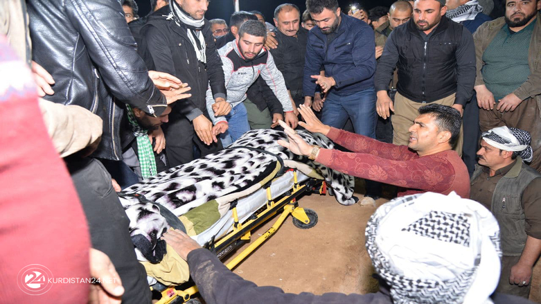 Relatives, family members burying the body of Omed Namiq in Erbil, Jan. 6, 2022. (Photo: Rebaz Siyan/Kurdistan 24)
