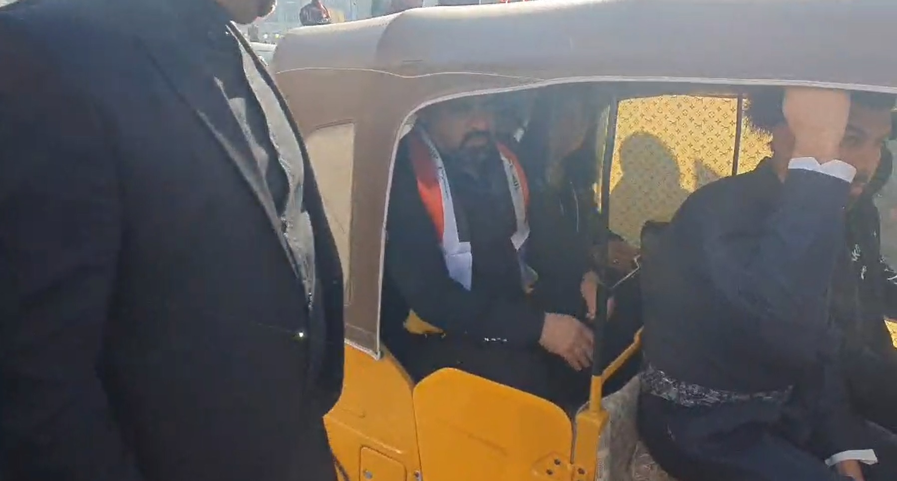 Imtidad (Extension) parliament members coming to the parliament building riding in auto rickshaws, locally known in Arabic as tuk-tuks, Jan. 9, 2022. (Photo: Kurdistan 24)