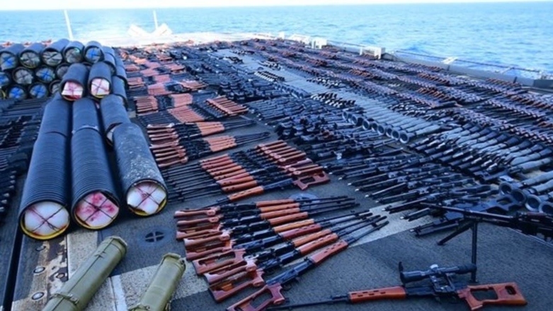 سلاح‌های کشف‌ شده از کشتی ماهی‌گیری کە آمریکا می‌گوید این کشتی به سوی یمن در حرکت بوده است