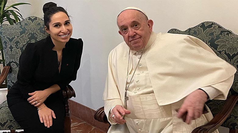 خانمە ھونەرمەندی کورد، "دامە سڤێتلانا کەسیان" و پاپا فرانسیس، پاپای ڤاتیكان