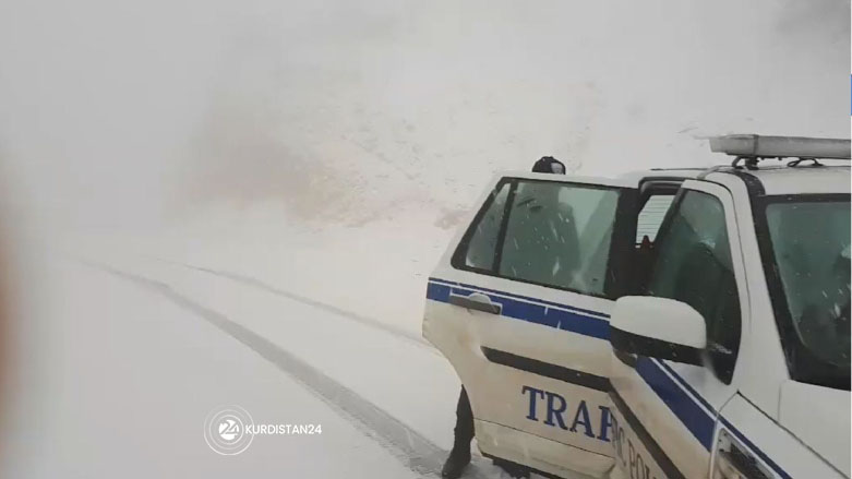 Traffic Police checking the road near Safin mountain, Erbil province, Jan. 17, 2022. (Photo: Kurdistan 24)