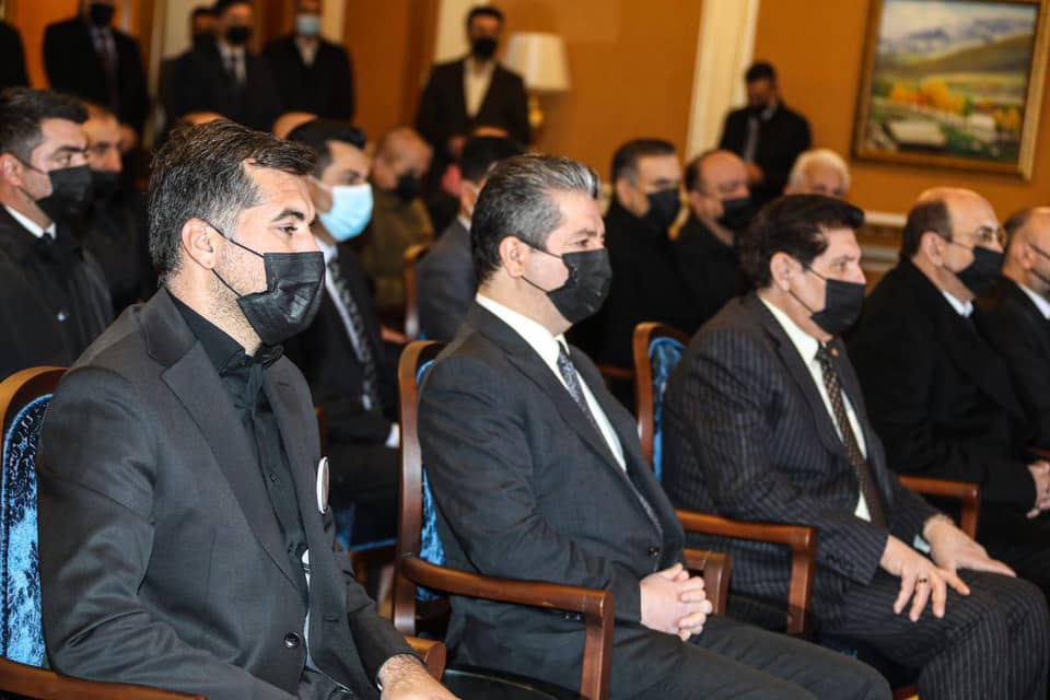 بە ئامادەبوونی مەسرور بارزانی، سەرۆکی حکومەتی هەرێمی کوردستان، لە فڕۆکەخانەی نێودەوڵەتیی هەولێر، پێشوازی لە تەرمی شێخ شامۆ کرا