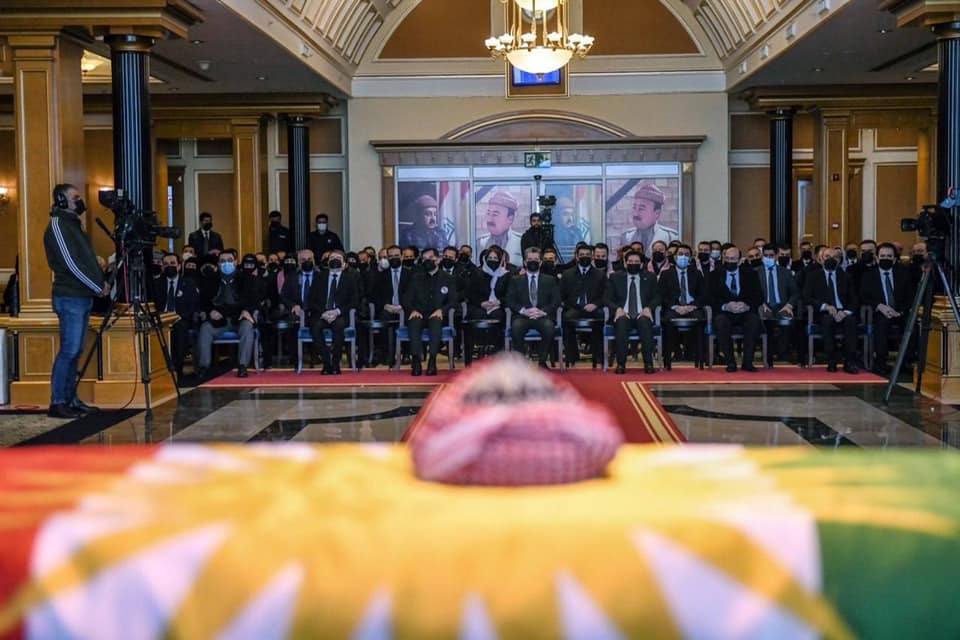 بە ئامادەبوونی مەسرور بارزانی، سەرۆکی حکومەتی هەرێمی کوردستان، لە فڕۆکەخانەی نێودەوڵەتیی هەولێر، پێشوازی لە تەرمی شێخ شامۆ کرا