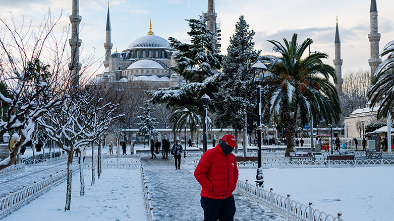 تشهد إسطنبول ازدياداً في كثافة الثلوج التي بدأت تهطل على المدينة منذ مساء الجمعة