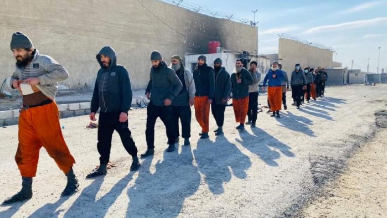 Hundreds of ISIS prisoners surrender to the SDF forces in Hasakah (Photo: SDF Media Centre)