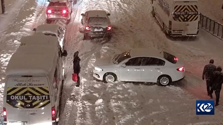 Ji berfê li Stenbolê jiyan rawestiya