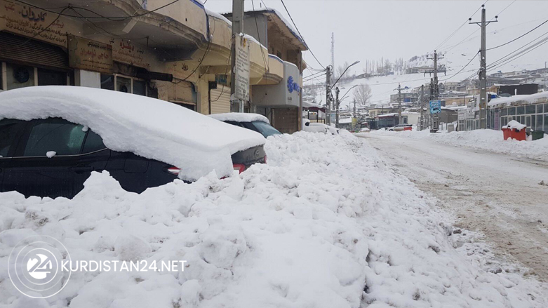 Snow-covered car in the town of Haji Omaran, Jan. 27, 2022 (Photo: Rahand Mohammad/Kurdistan 24)