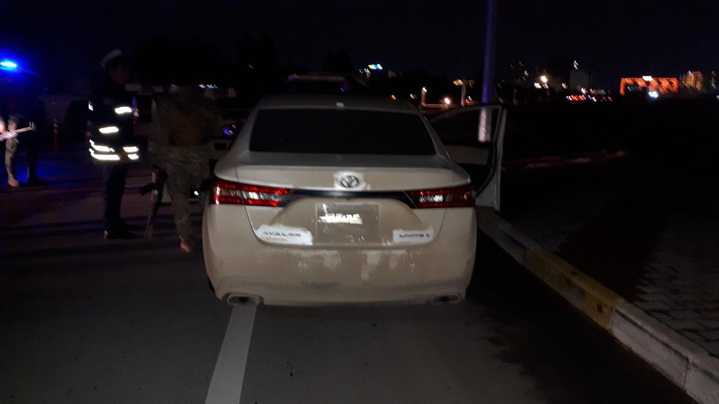 ئۆتۆمبێلی گومانلێکراو لە جۆری (تۆیۆتا - ئەڤەلۆن) رەنگی سپی