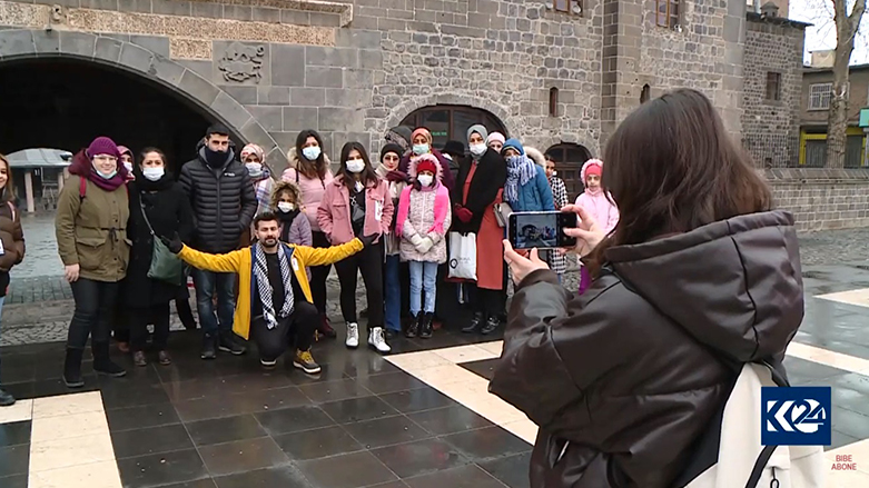 Welatiyên Diyarbekirê bi geştan bajarê xwe nas dikin