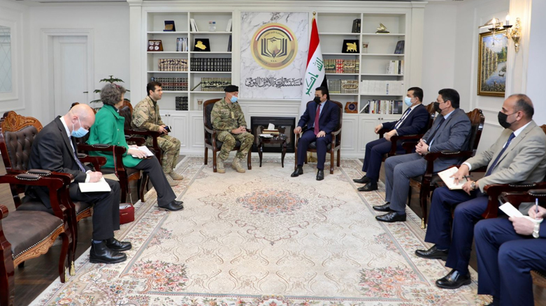 مستشار الأمن القومي العراقي قاسم الأعرجي مع قائد بعثة الناتو في العراق