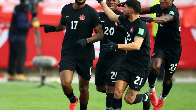 لاعبو المنتخب الكندي يحتفلون بالفوز على الويالات المتحدة 2-صفر في تصفيات الكونكاكاف المؤهلة الى مونديال قطر في 30 كانون الثاني/يناير 2022- الصورة لفرانس 24