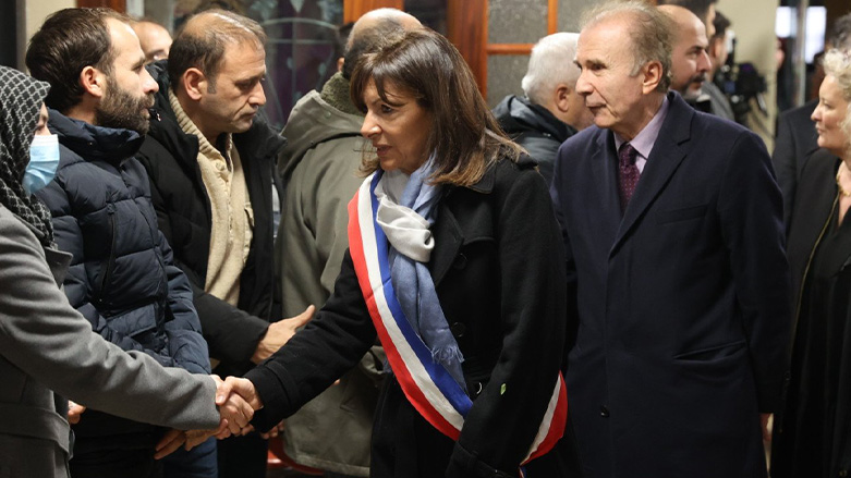 آن هیدالگو، شهردار پاریس در حین بازدید از مرکز فرهنگی کوردی (احمد کایا) در پاریس