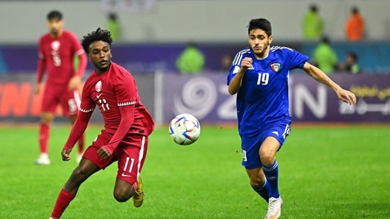 "صدارة عنابية".. قطر تهزم الكويت في خليجي 25