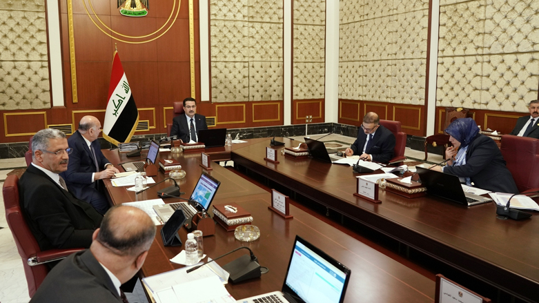 مجلس الوزراء العراقي يتخذ قراراً جديداً بشأن الدولار ويقر الخطة الزراعية الشتوية