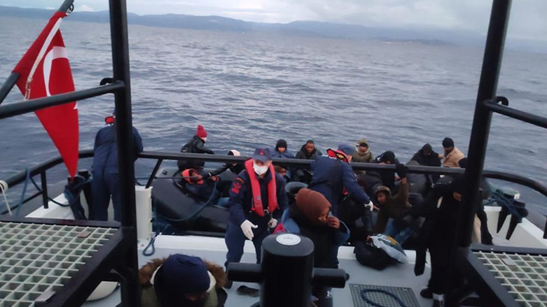 تركيا تعلن إنقاذ وضبط 122 مهاجراً في غربي البلاد