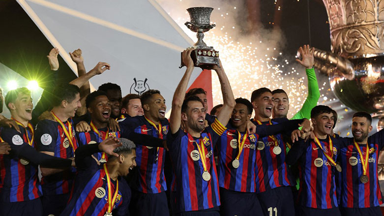 Barcelonalı oyuncuların kupa sevinci (Foto: AFP)