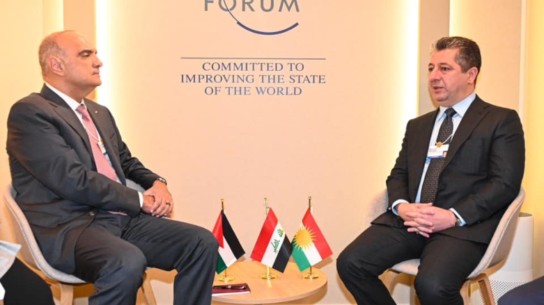 Kurdistan Region Prime Minister Masrour Barzani (right) during his meeting with his Jordanian counterpart Bisher Al-Khasawneh in Davos, Jan. 18, 2023. (Photo: KRG)