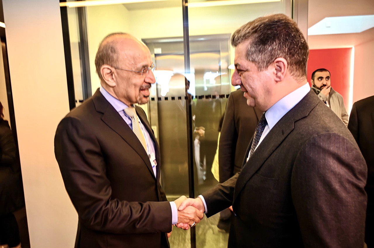 Kurdistan Region Prime Minister (right) shaking hands with with Saudi Arabia Investment Minister Khalid A. Al-Falih, Jan. 18, 2023. (Photo: KRG)