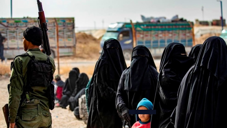 نساء متّشحات بالسواد في مخيم الهول شمال شرقي سوريا- وكالات