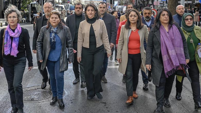 Co-leader of the People's Democratic Party (HDP) Pervin Buldan (C) arrives with some other MP at the offices of Armenian weekly newspaper Agos in Istanbul on January 19, 2023 (Photo: Bulent Kilic/AFP)