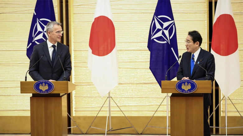 رئيس الوزراء الياباني والأمين العام لحلف شمال الأطلسي