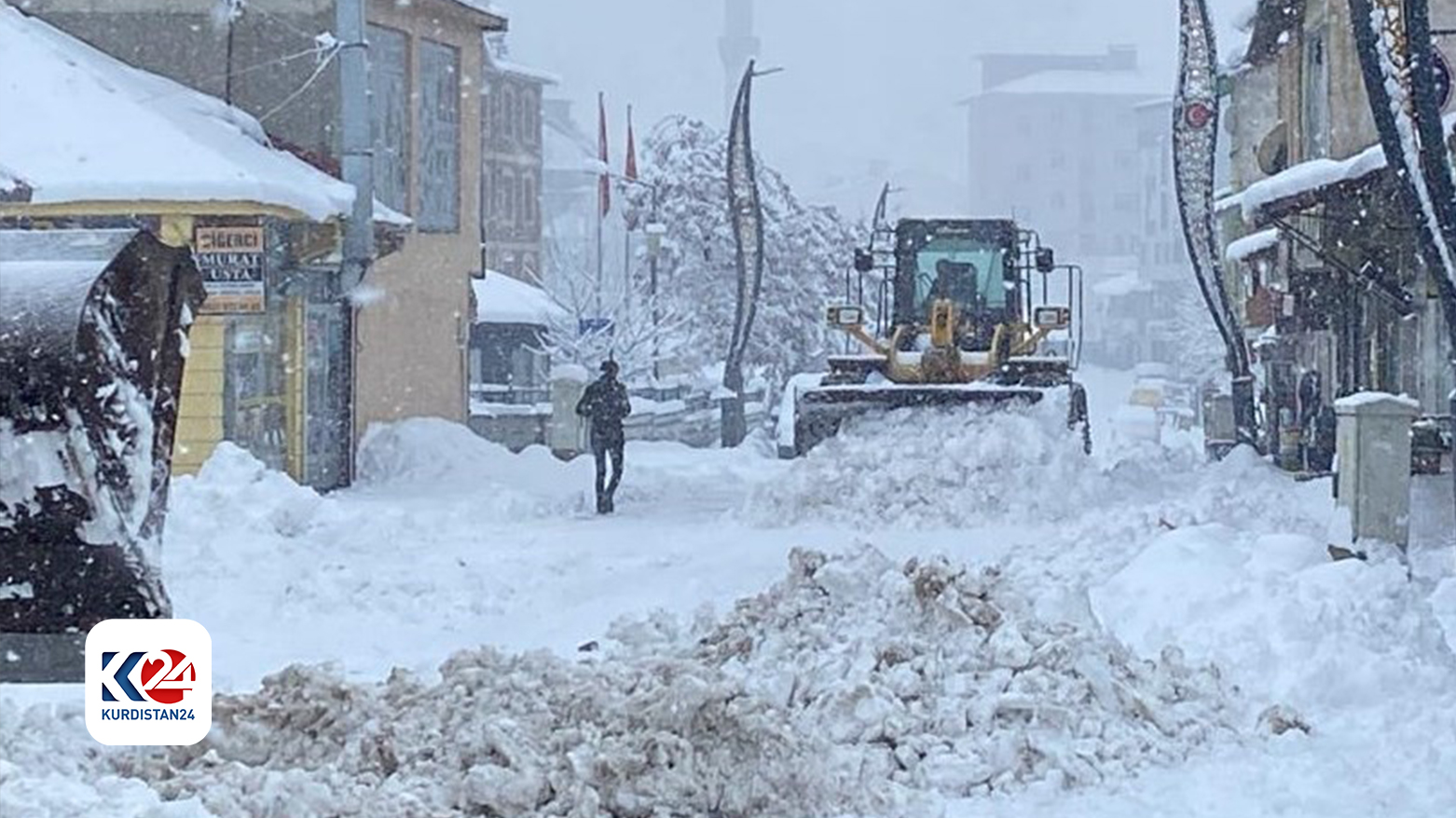 Birçok Kürt kentinde kar yağışı etkili: Çok sayıda köy yolu ulaşıma kapandı