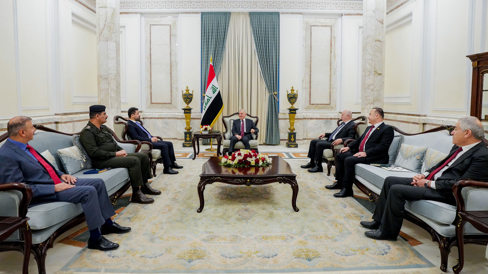 نشست رئیس جمهور عراق با وزیران دادگستری، محیط زیست و عضو ارشد ستاد اصل ١٤٠