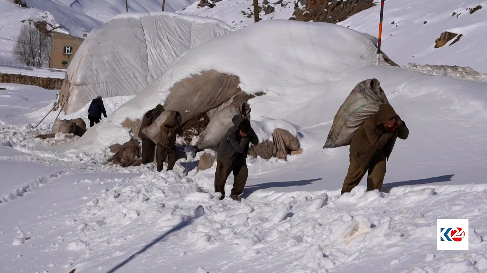 Li Miksê berfê karûbarên gundiyan zehmet kiriye
