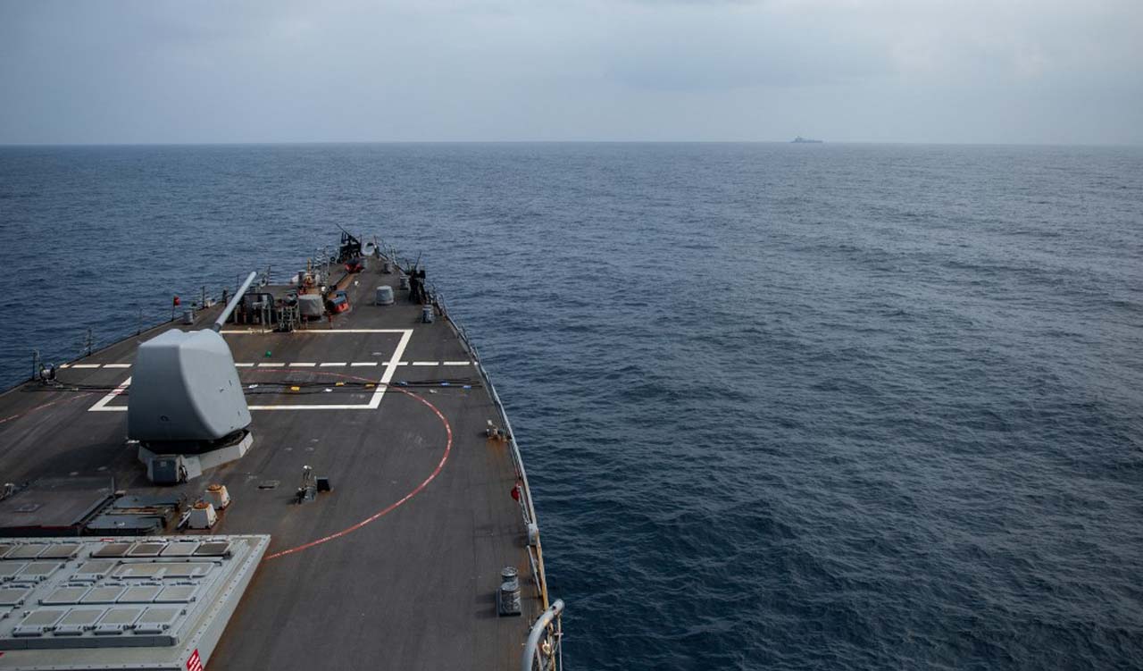 The Arleigh Burke-class guided-missile destroyer USS Laboon approaches the oiler USNS Kanawha (background) for replenishment-at-sea operation in the Red Sea, Dec. 5, 2023. (Photo: Elexia Morelos/US DEPARTMENT OF DEFENSE/AFP)