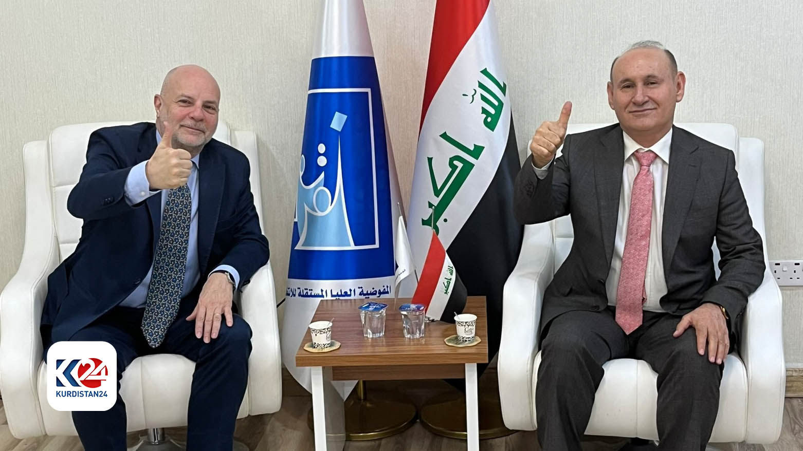 رئيس مجلس المفوضين في المفوضية العليا المستقلة للانتخابات في العراق القاضي عمر أحمد ونائب ممثل الأمين العام للأمم المتحدة للشؤون السياسية والانتخابية في العراق كلوديو كوردوني