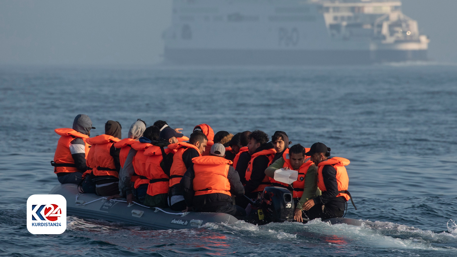 مهاجرون يحاولون عبور بحر المانش باتجاه بريطانيا