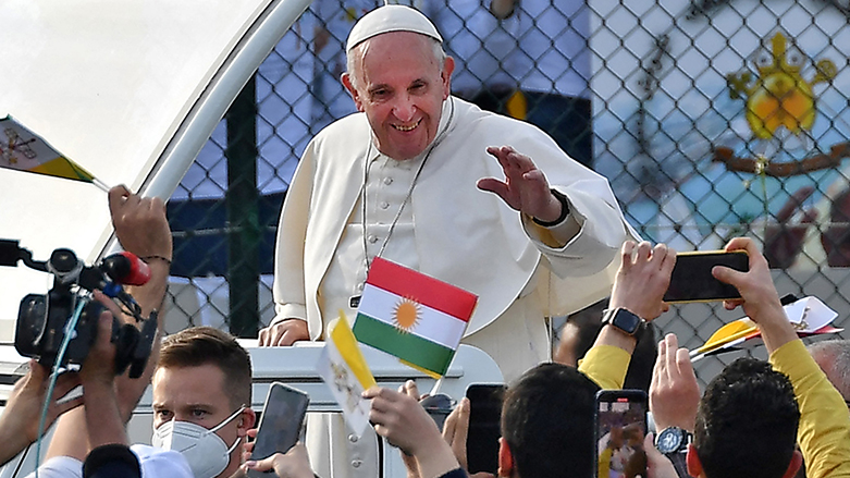 پاپ فرانسیس، رهبر کاتولیک‌های جهان در اربیل، پایتخت اقلیم کوردستان. ٧ مارس ٢٠٢١ – عکس: آرشیو