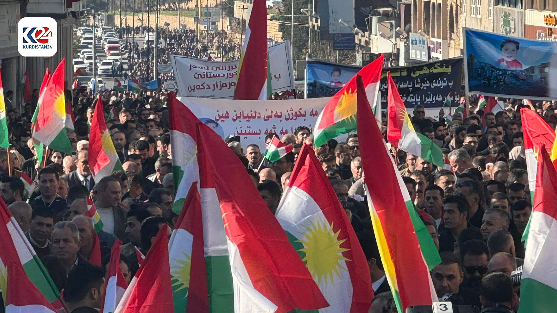 خۆپیشاندانی بەرفراوانی خەڵکی دهۆک لە دژی هێرشە مووشەکییەکەی سەر هەولێر