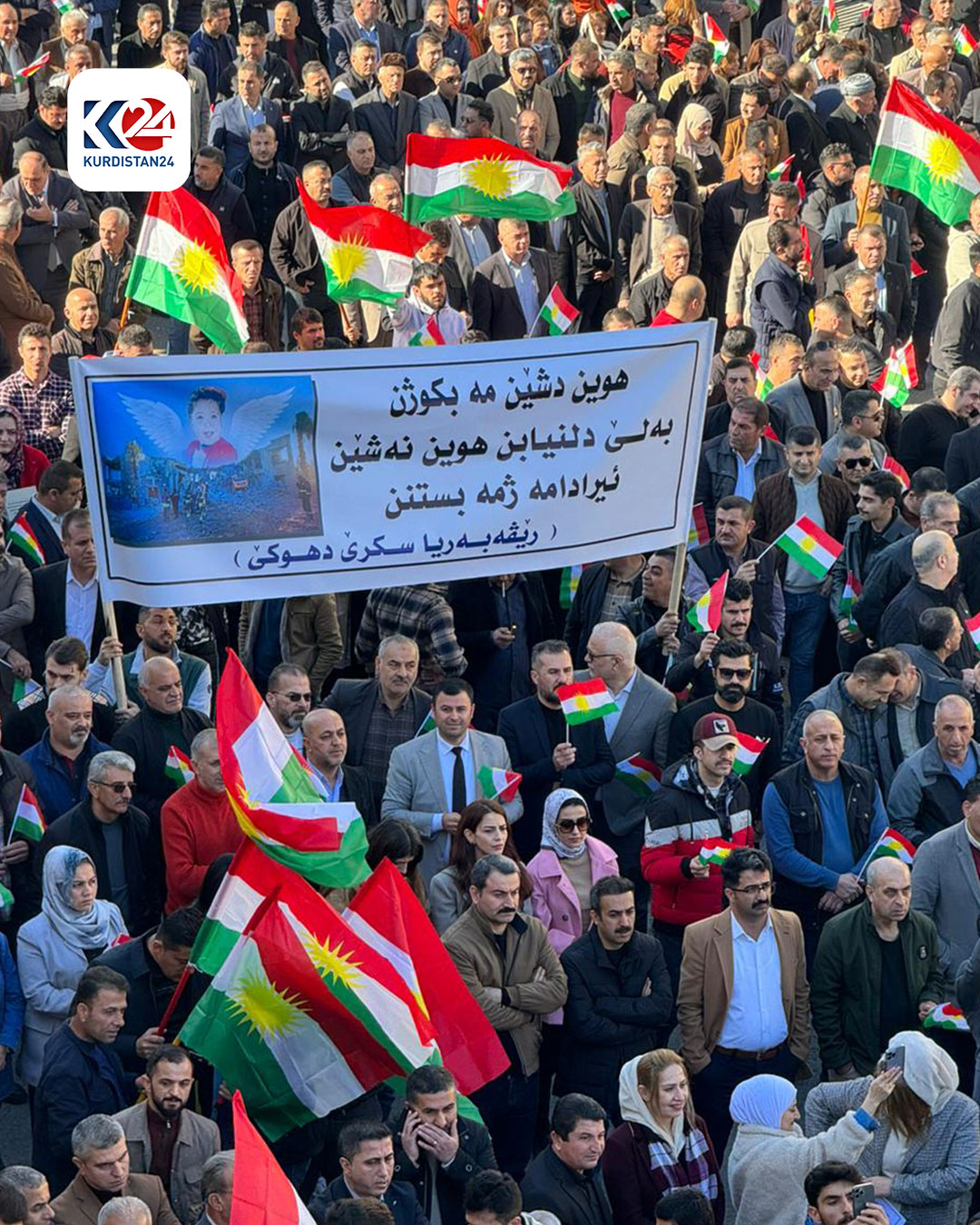 خۆپیشاندانی بەرفراوانی خەڵکی دهۆک لە دژی هێرشە مووشەکییەکەی سەر هەولێر (وێنە: مەسعود وەرمێلی - کوردستان24)